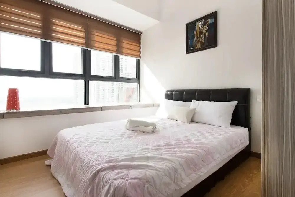High-floor 2BR Suite, Water Views, Free Parking