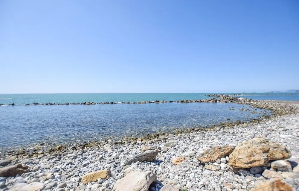 Awesome Apartment in Marina di Massa With 1 Bedrooms