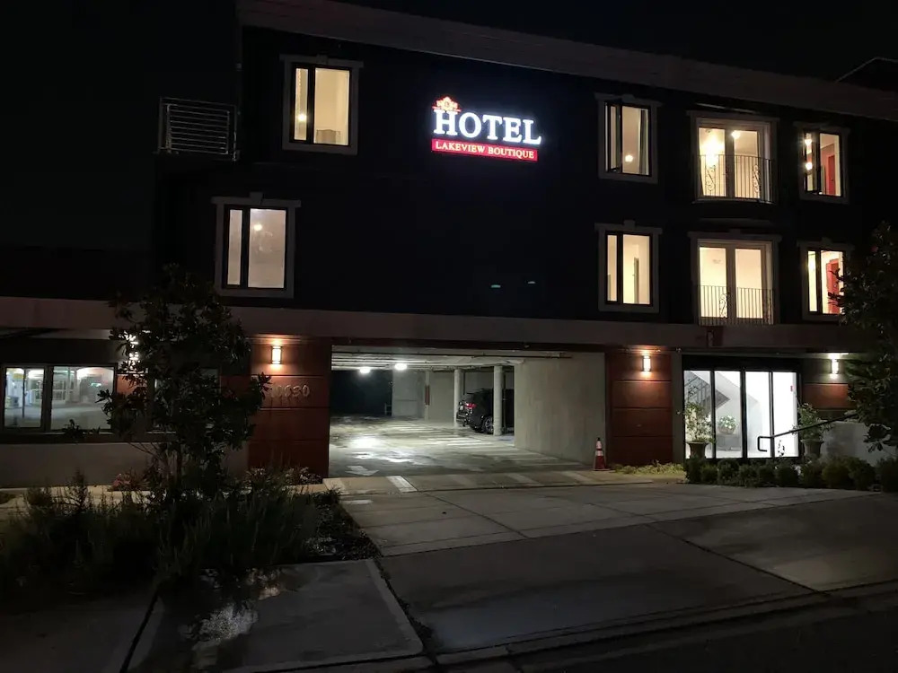 Lakeview Hotel