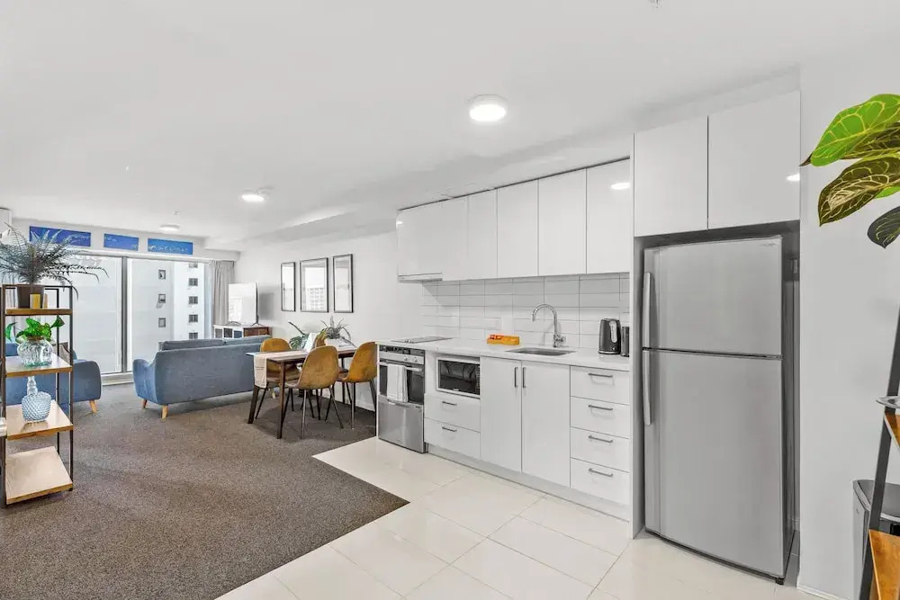 2BR Apt with Parking in Prime Spot Zodiak Stays