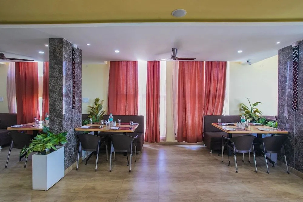 OYO 22837 Chairmen's Hotel