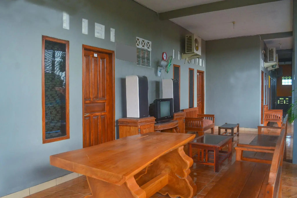 RedDoorz at Rita Guesthouse Pangandaran