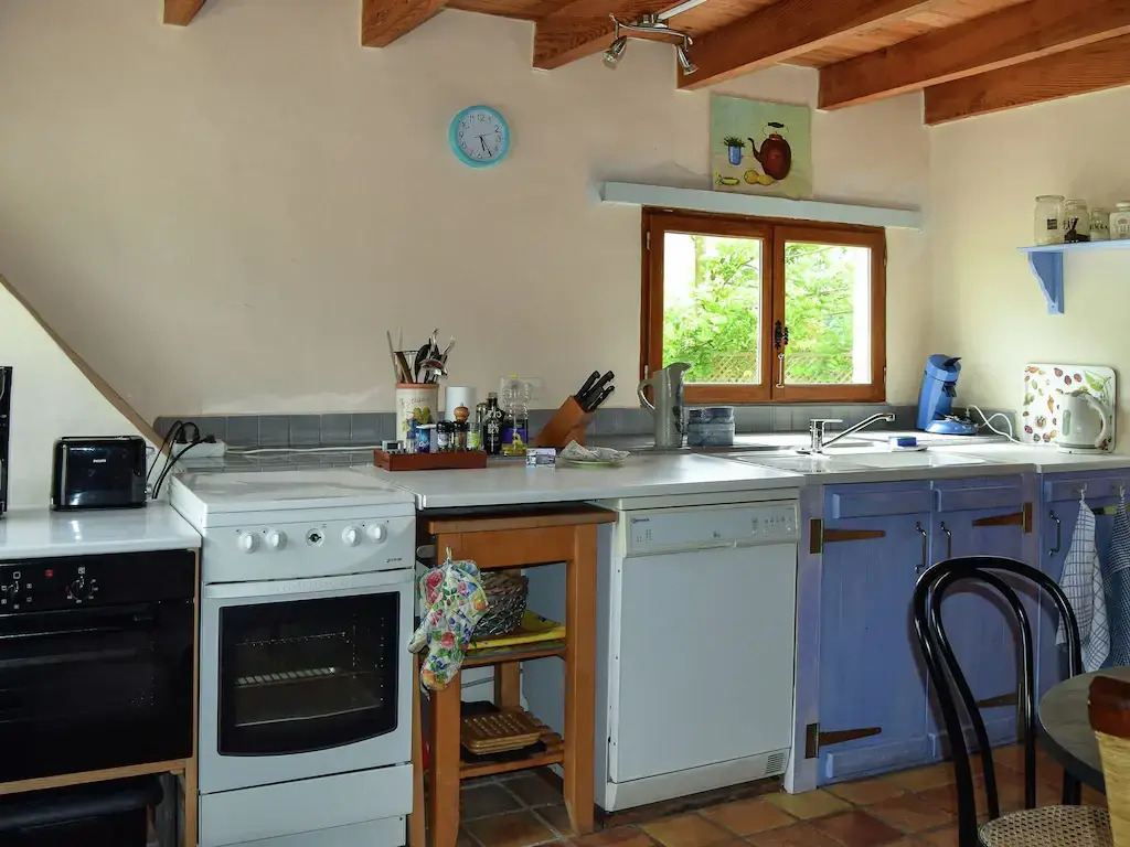 Snug cottage in Saint-Eutrope-De-Born with pool