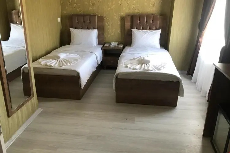 Big Molls Hotel