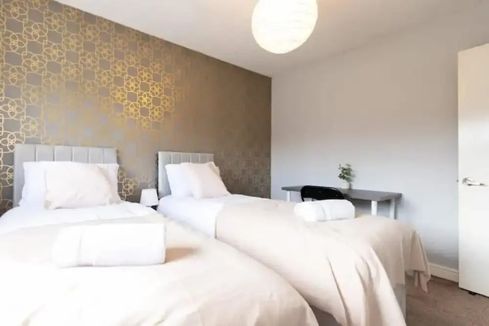 Huge Home,sleeps 12, Private Parking, Pets ok