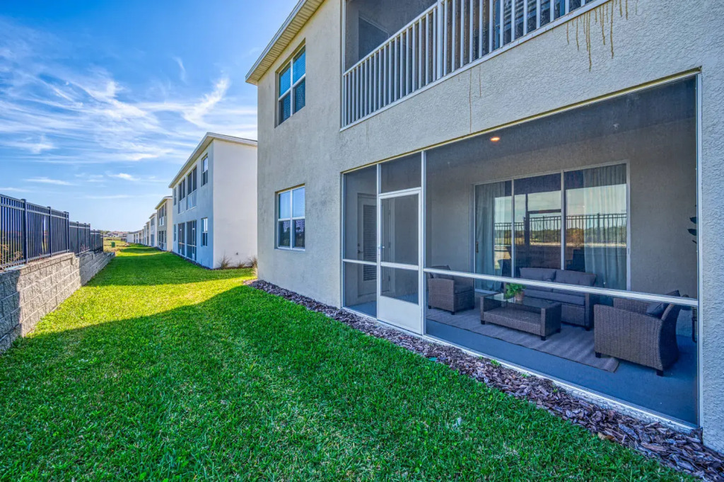 Charming condo with great golf view near Disney