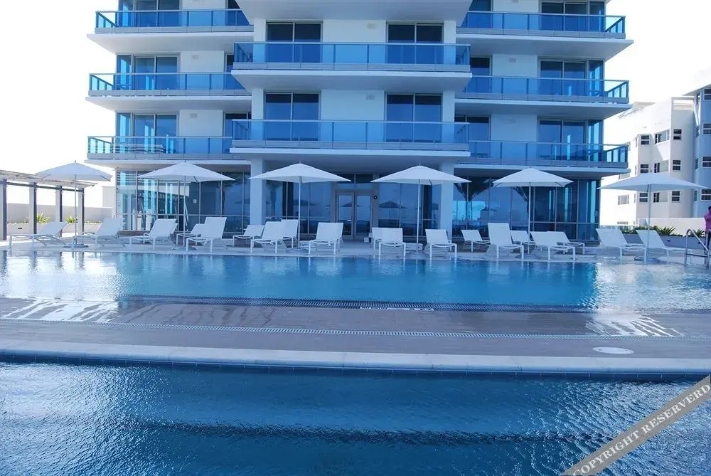 Monte Carlo Suites in Miami Beach