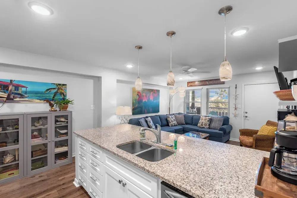 Sunrise Villas 101 - BOARDWALK TO THE BEACH
