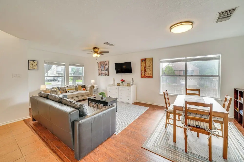 Spacious Home w Deck Near San Antonio Aquarium