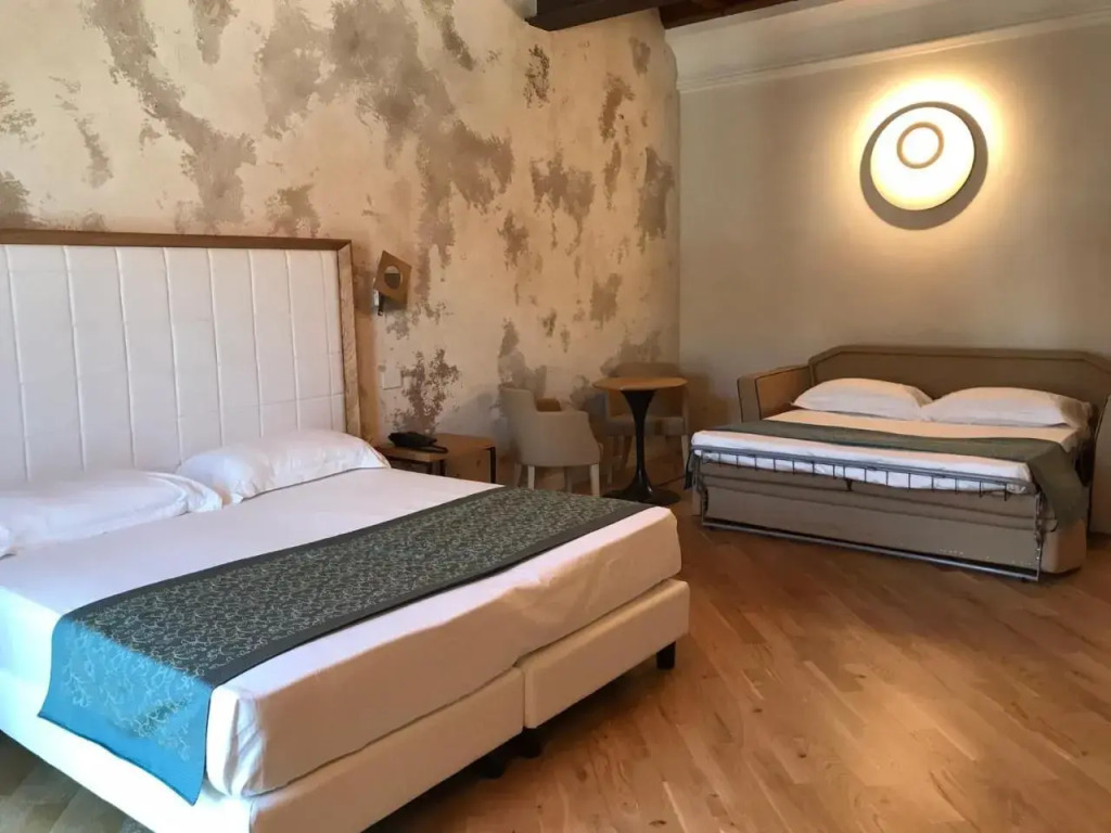 Cà Uberti Palace Hotel, MantegnaHotels