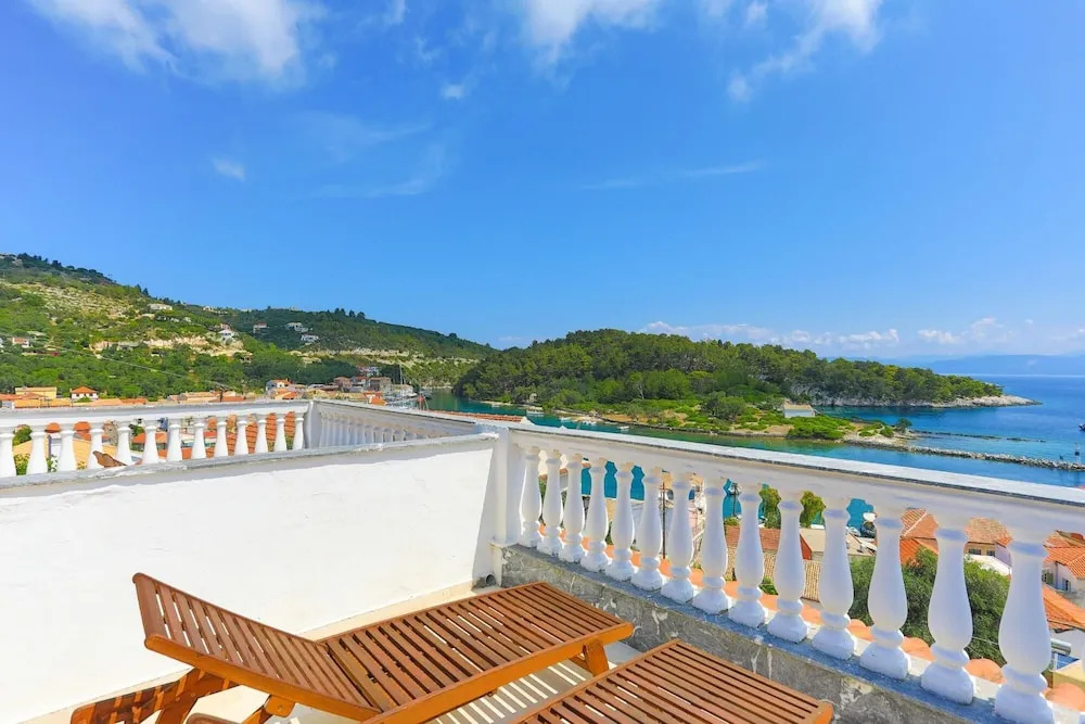 Faros Dio Gaios Studio sea Views Private Sun-loungers