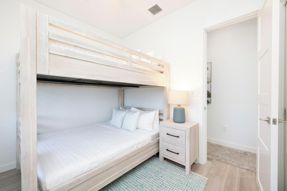 SeaDreams Boutique Condos
