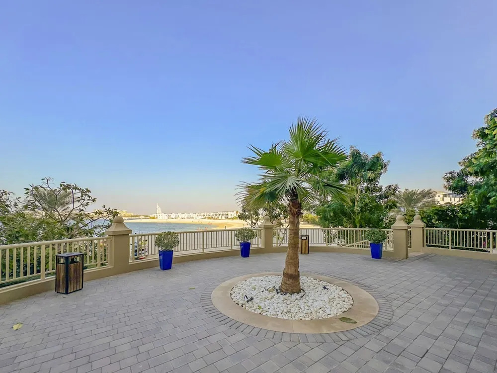 Short-stay at Al Haseer - 4 Beds Palm Holiday Apt