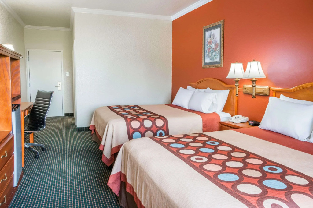 Super 8 by Wyndham Brookshire TX