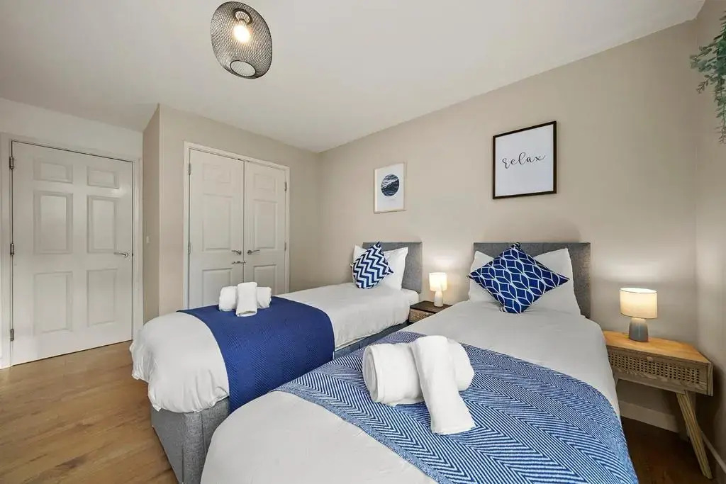 Contemporary, Modern, 2-Bed Apt, Prime Central Mk