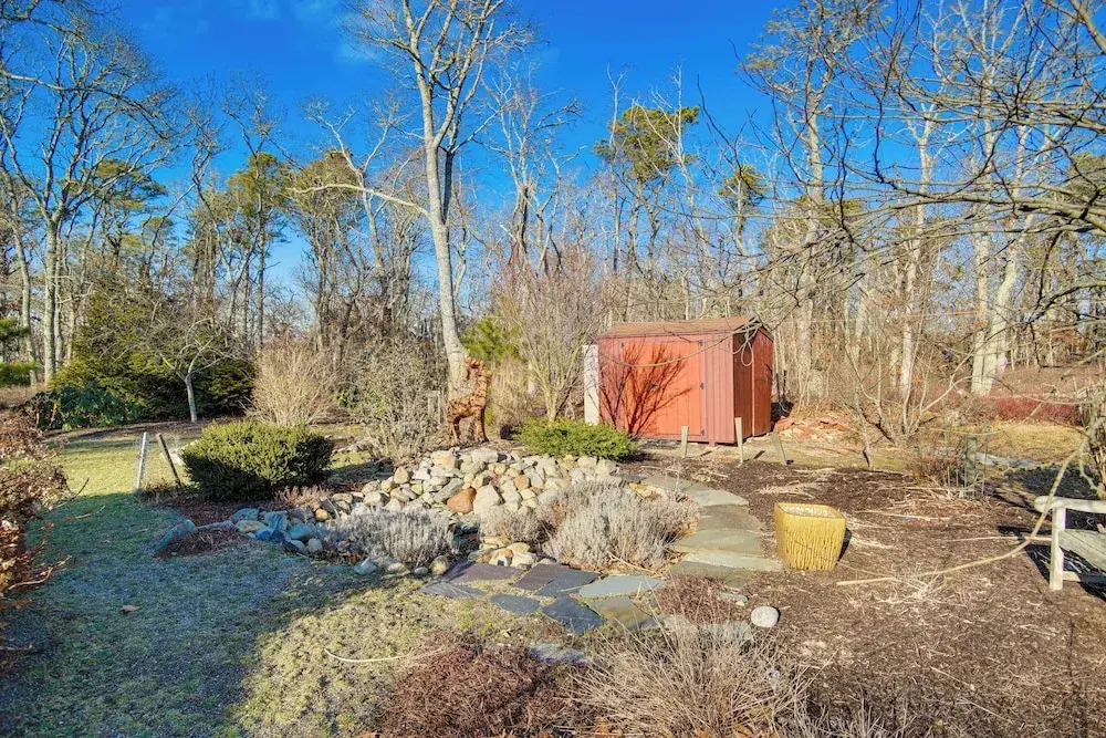 Ping-pong & Backyard: Spacious Chatham Retreat