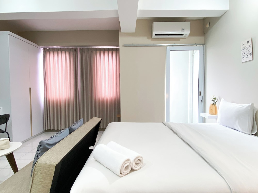 Minimalist And Homey Studio At Grand Kamala Lagoon Apartment