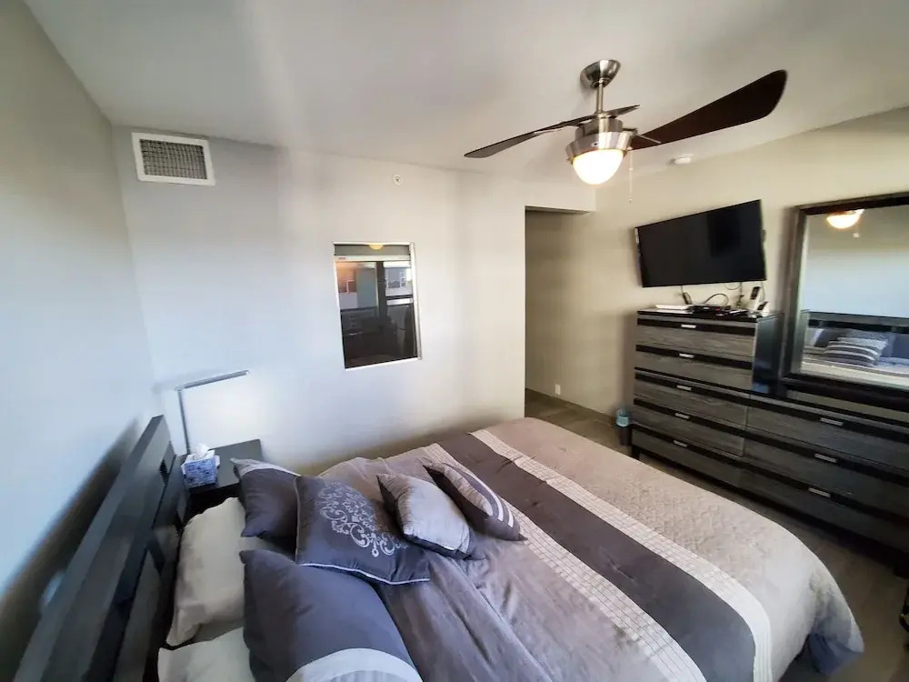 Alexander 718 3 Bedroom Apts by RedAwning