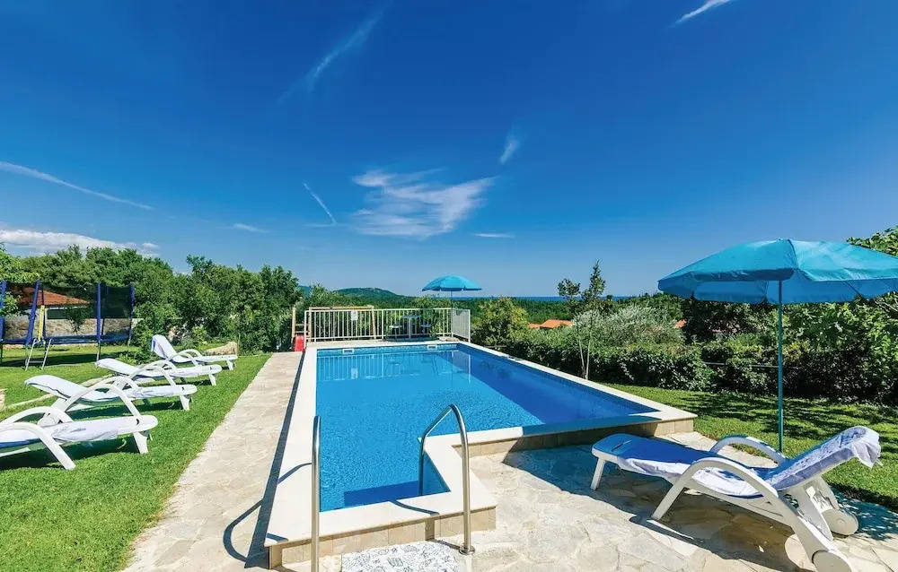 Lovely Home In Mocici