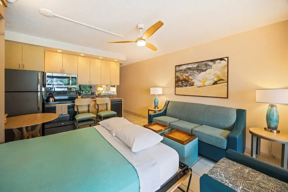 Kuleana Club - 715