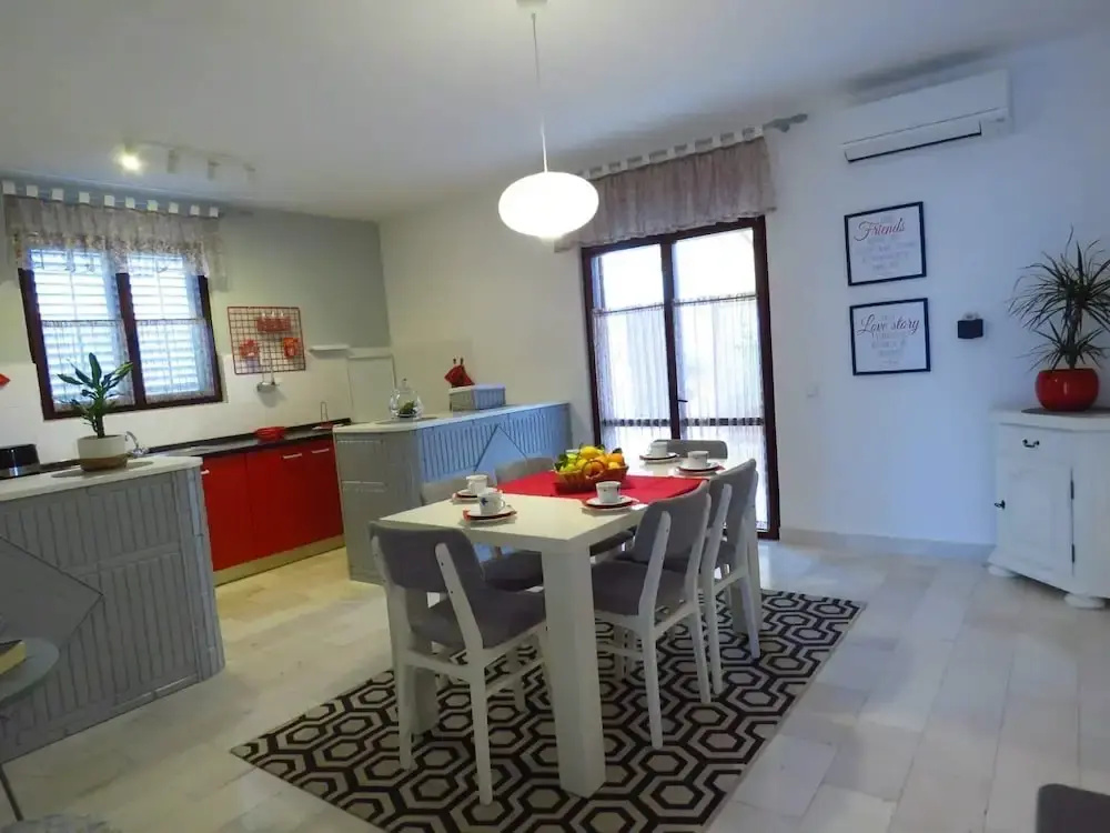 Holiday House With sea View, Outdoor Pool and Free Private Parking