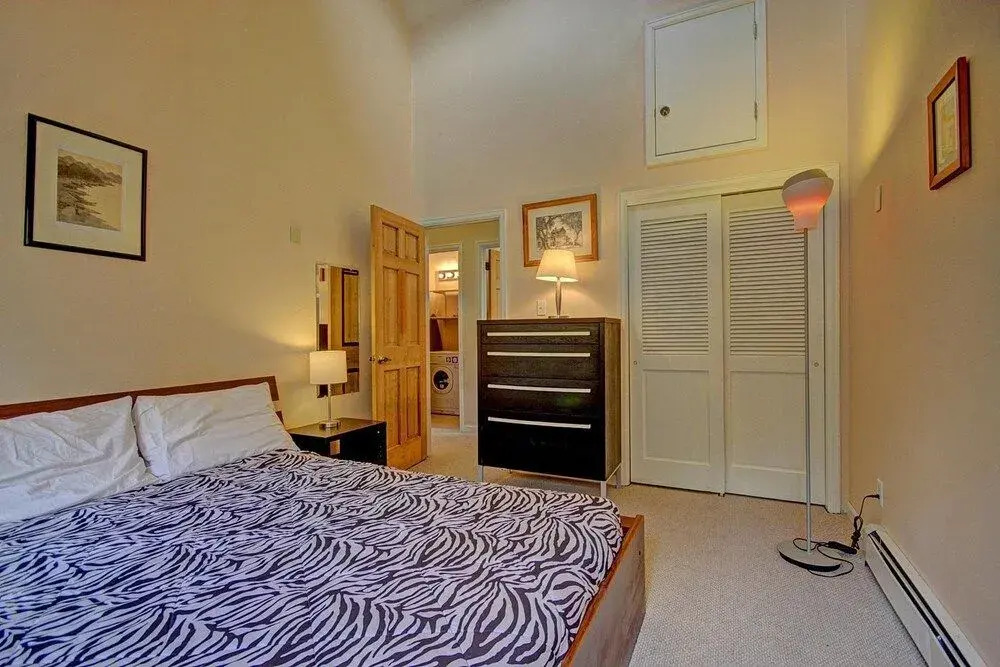 Sundance 4 3 Br townhouse by RedAwning