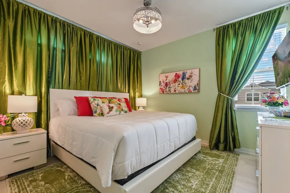 Ultimate 9-Bed Luxury Retreat - Movie Theater, Game Room, Pool, Spa & Themed Bedrooms in Resort Paradise