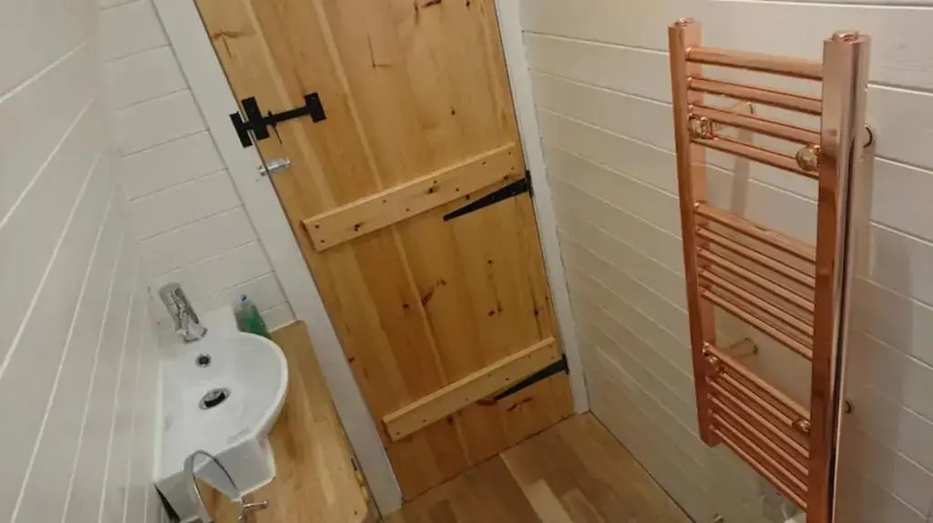 Owl Hut Cosy Ensuite Pod Snowdonia Coast Sleeps 2