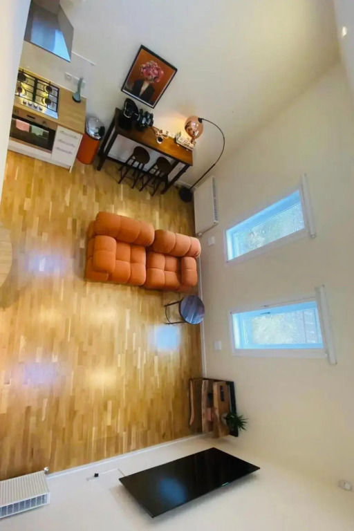 2 Bed 2 bath with Private Parking