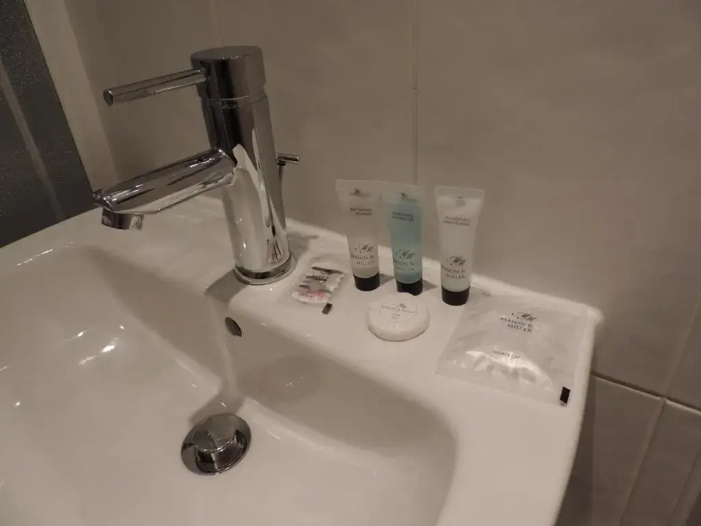 5 Bed Camberley Airport Accommodation