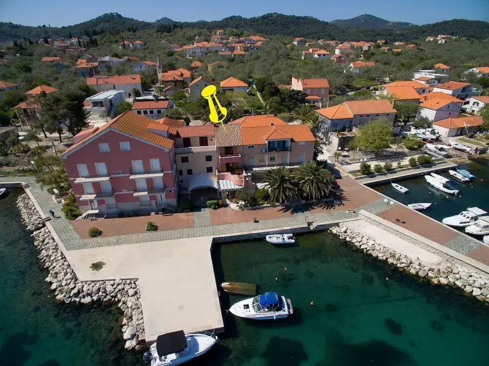 Ivan - Great Location - A1