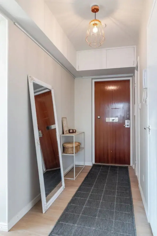Apartments near Downtown & Sports Center with Free Parking
