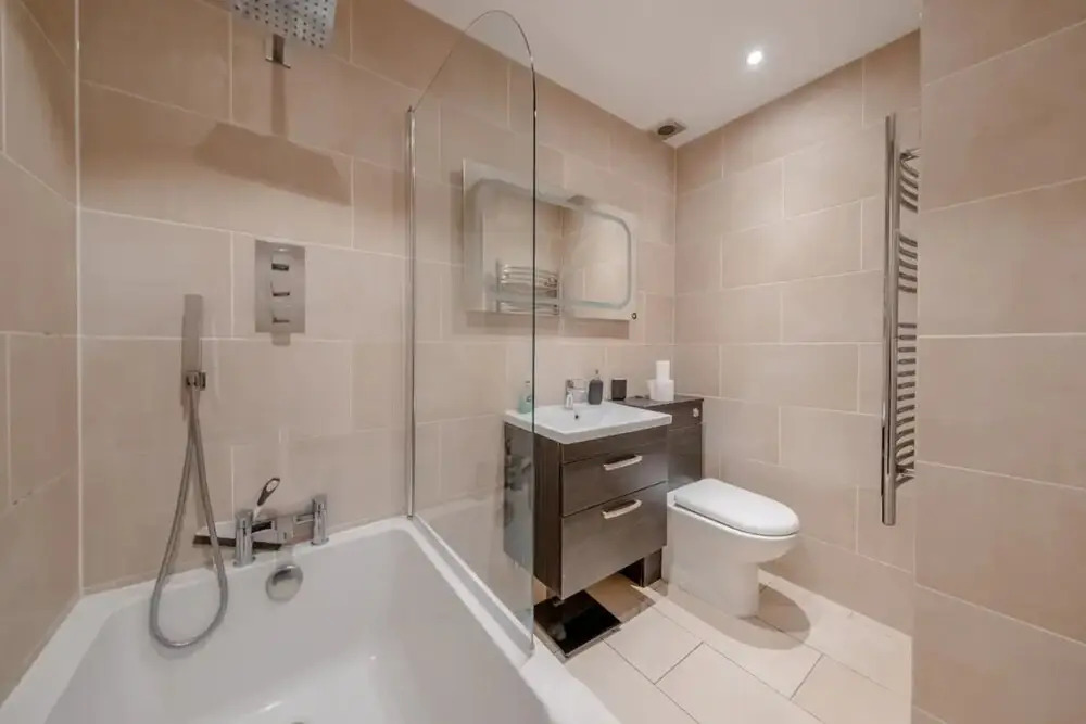 Lovely 2 Bedroom Apartment With Great Transport Links