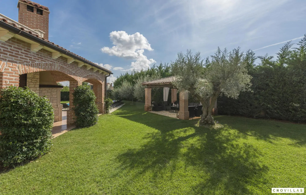 Rustica in Visnjan with 5 bedrooms and 1 bathrooms