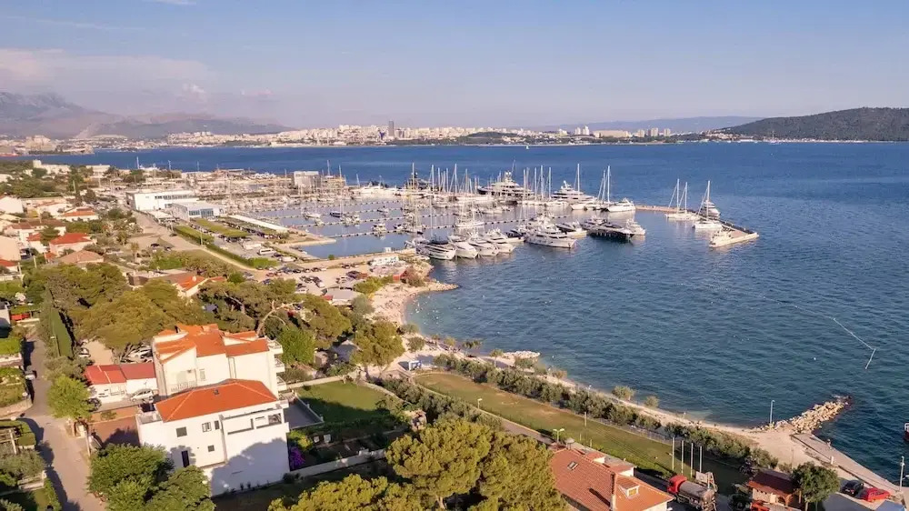 Kastel Gomilica Cozy and Stylish Apartments near the Sea