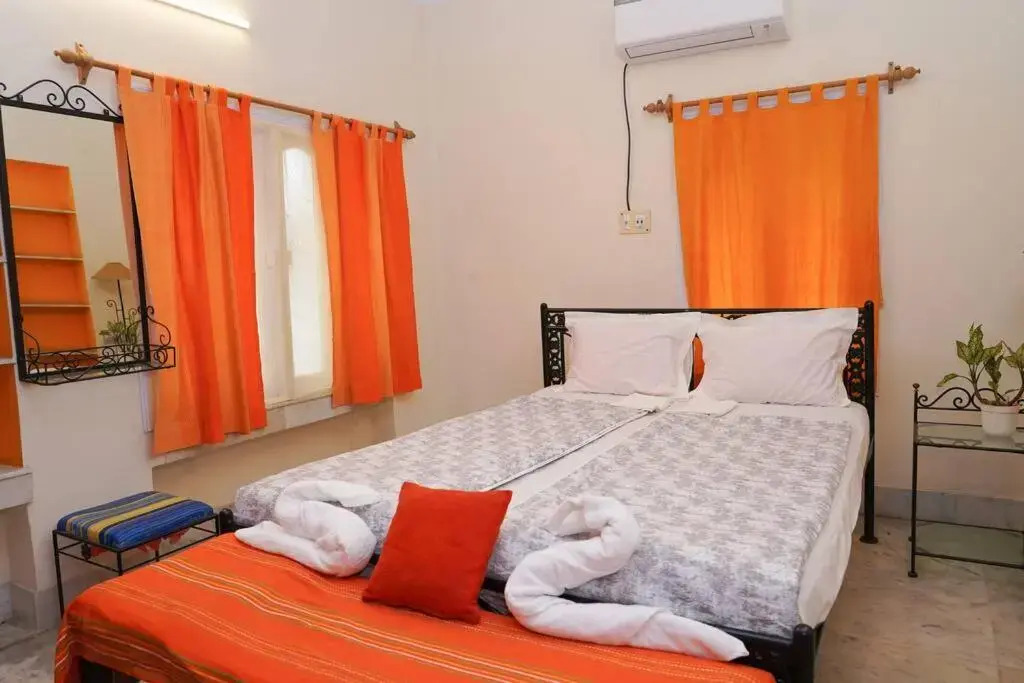 Casa Bala, Kolkata - Furnished 1 Bhk Apartment Near Gariahat, South Kolkata