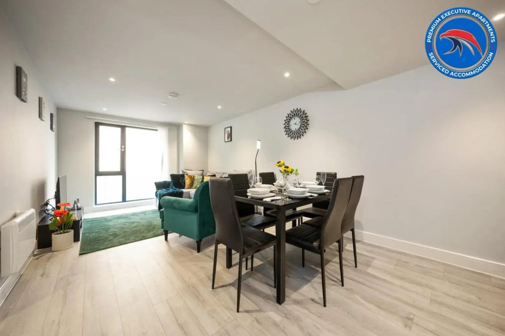 50 PERCENT OFF - Perfect for Long Stays - For Business, Professionals , Relocations & Families I Gym I Boardroom I Cinema I WIFI - Book today 2 Bed at Premium Executive Serviced Apartment - St Martins Place