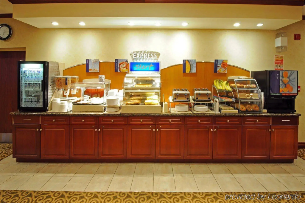 Holiday Inn Express & Suites - Belleville by IHG