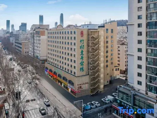 Zhubai No.1 Mansion Hotel (Qingdao May Fourth Square Hisense Bridge Subway Station)