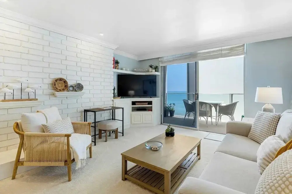 Oceanfront Gem w/ Balcony, Pool, Hot Tub & Carbon Beach Access Bluewater Haven by Avantstay