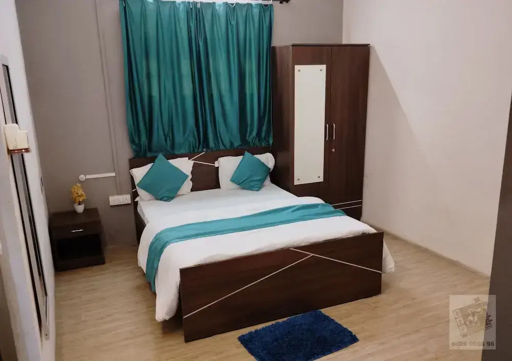 6 CR Hotel Natraj RAILWAY STATION