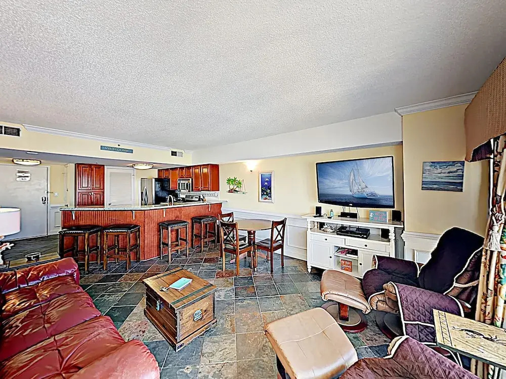 New Listing! Oceanfront Condo W/ Pools & Hot Tubs Condo