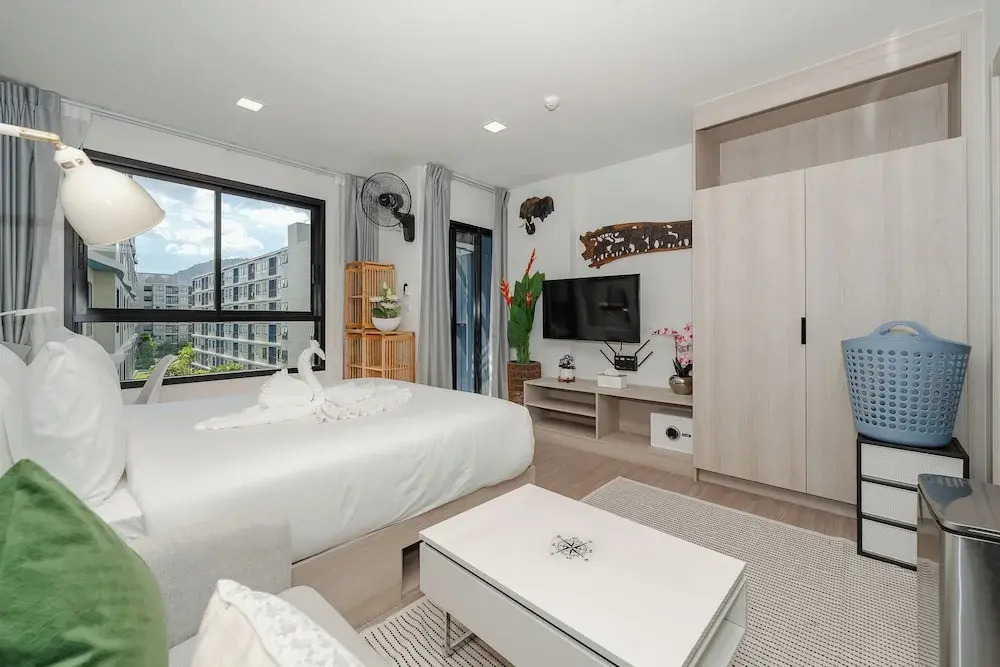 Stylish condo with Pool C175