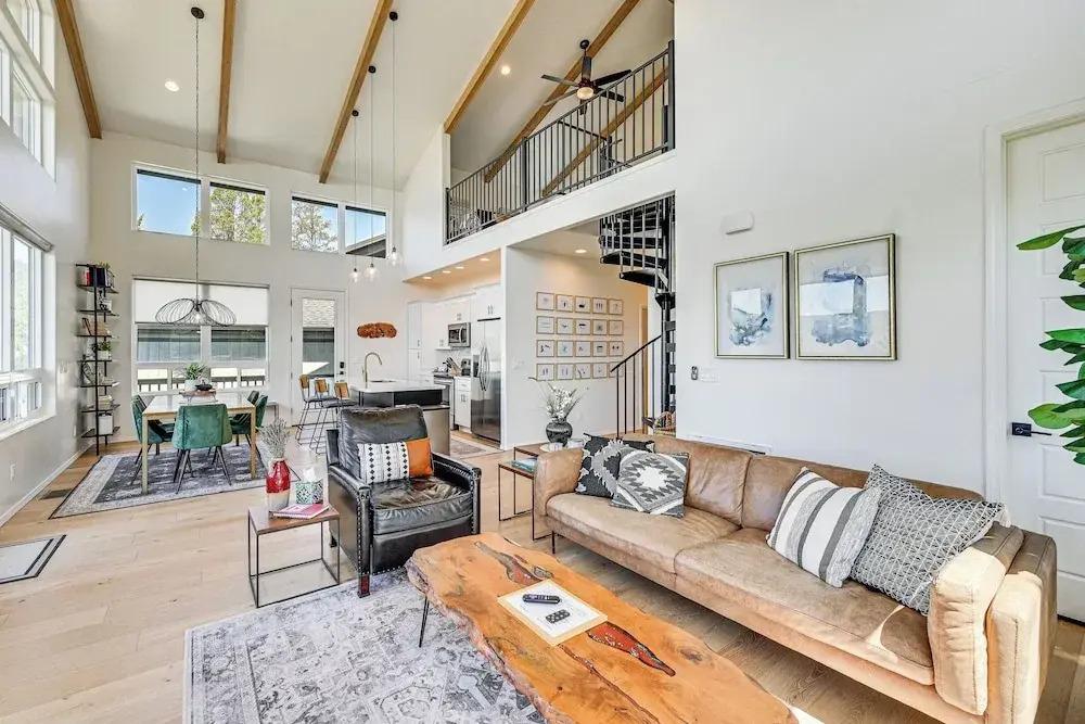 Views & Hot Tub: 'pineberry Modern' Luxury Home