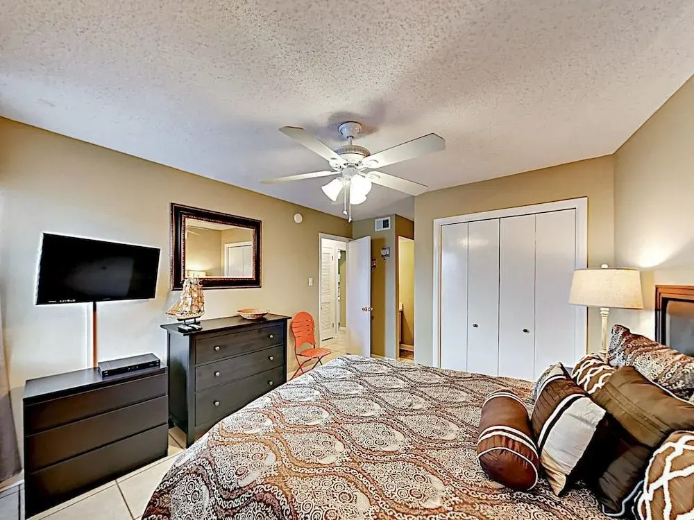 925 W Beach Seabreeze Condo - 2 Br condo by RedAwning