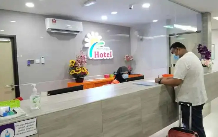 MORNINGS HOTEL