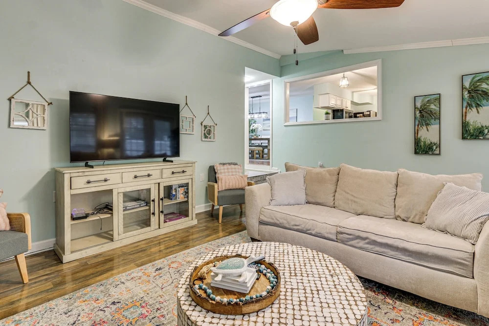 5 Mi to Historic Dtwn Beaufort: Family Gem w/ Yard
