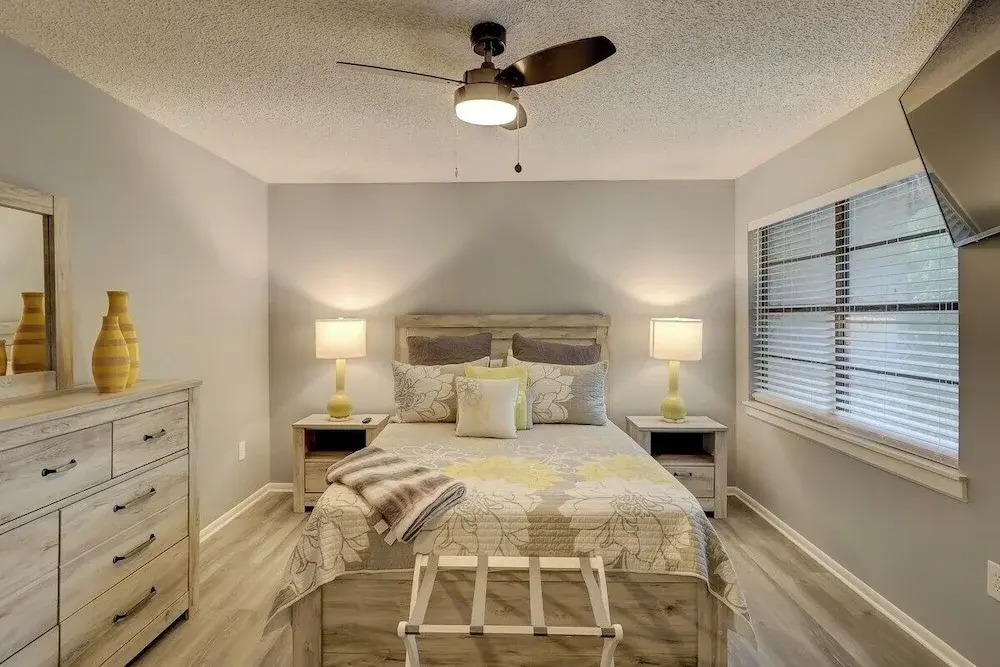 Hilton Head 2BR Townhouse Walk to Shops & Dining