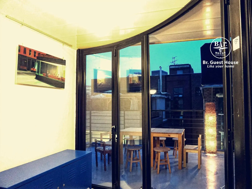 Br. Guesthouse Hongdae