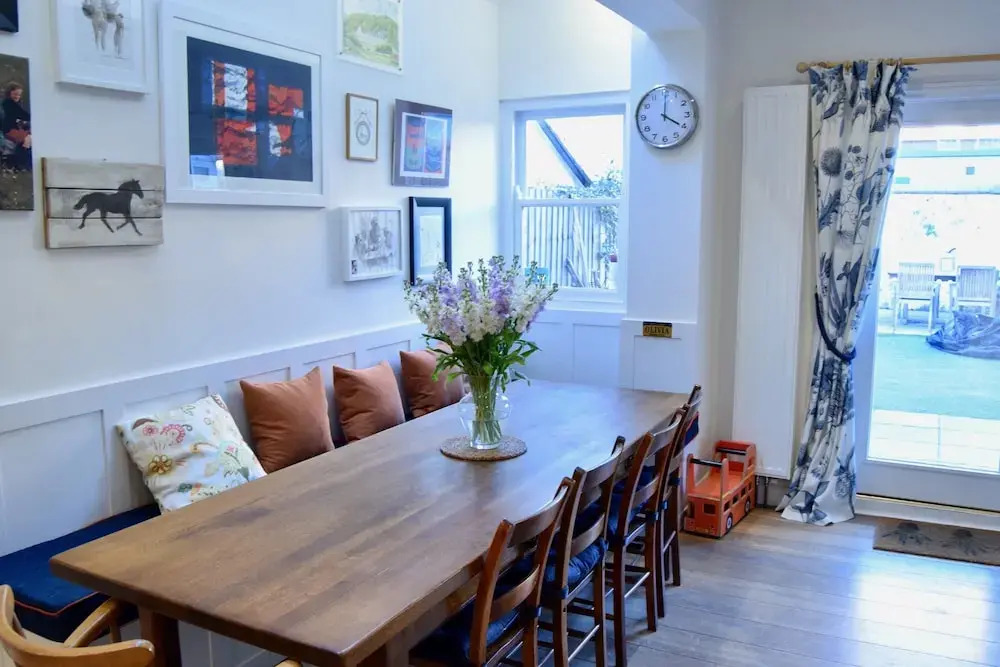Luxury 3 Bedroom Family Home With Garden